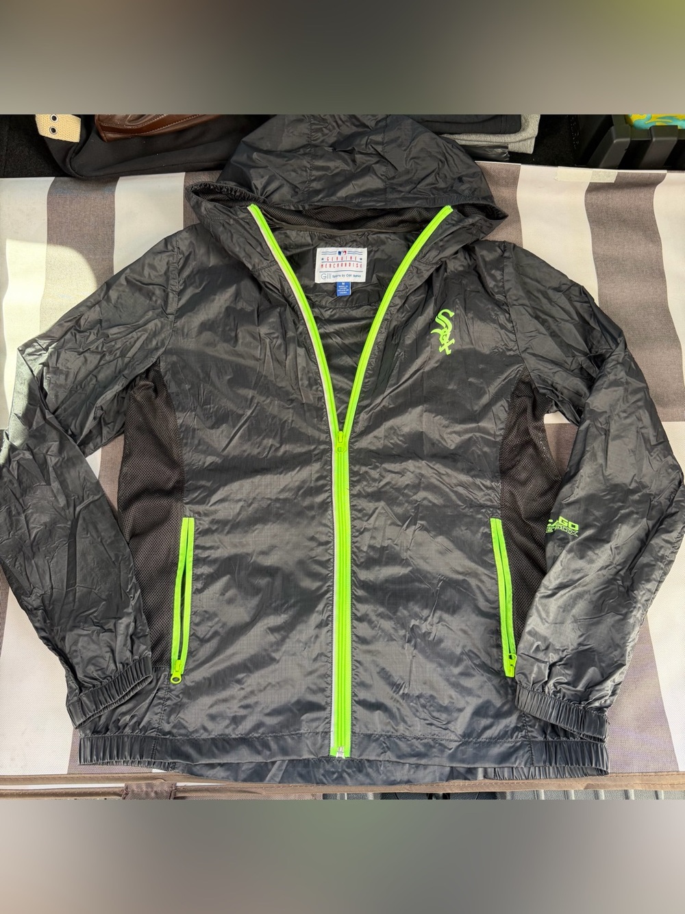 Chicago White Sox Black Hooded Raincoat with Neon Green Trim Womens Sz M